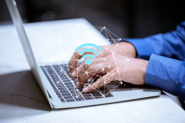 如何在申请Apple TestFlight签名时确保信息准确？